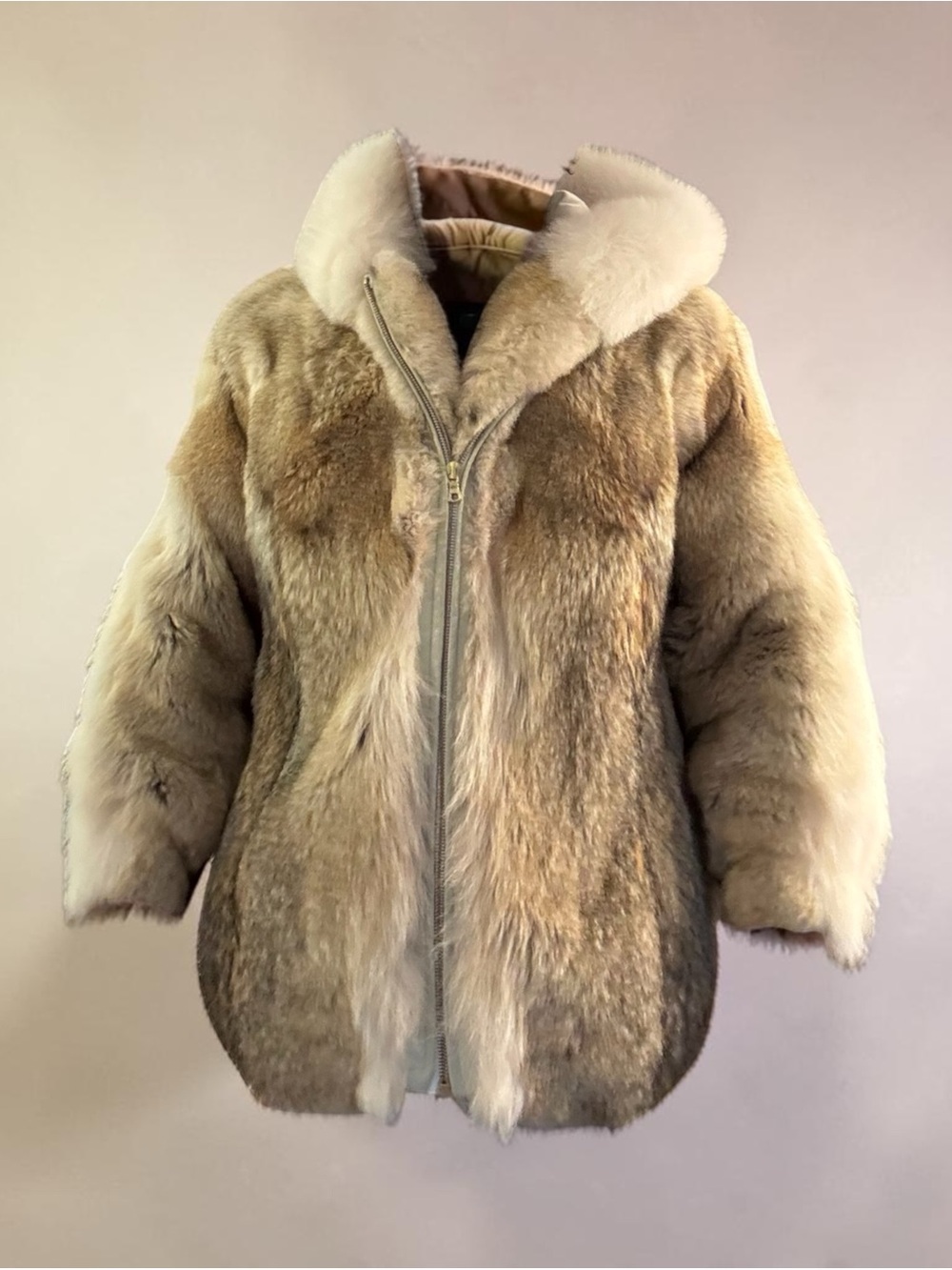 The Coyote Fur Parka Coat with Hood for Women - Size : Medium